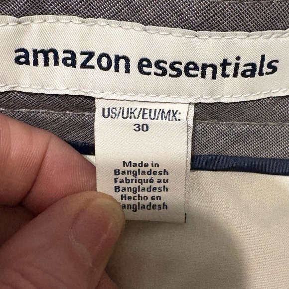 Amazon Essentials Classic Khaki Shorts - Picture 3 of 5